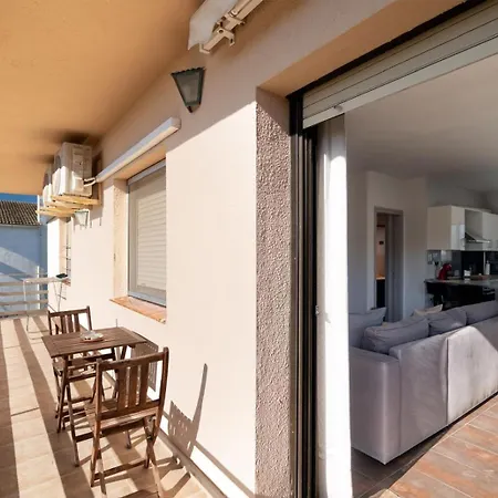 Casa de vacances Mima House With Pool